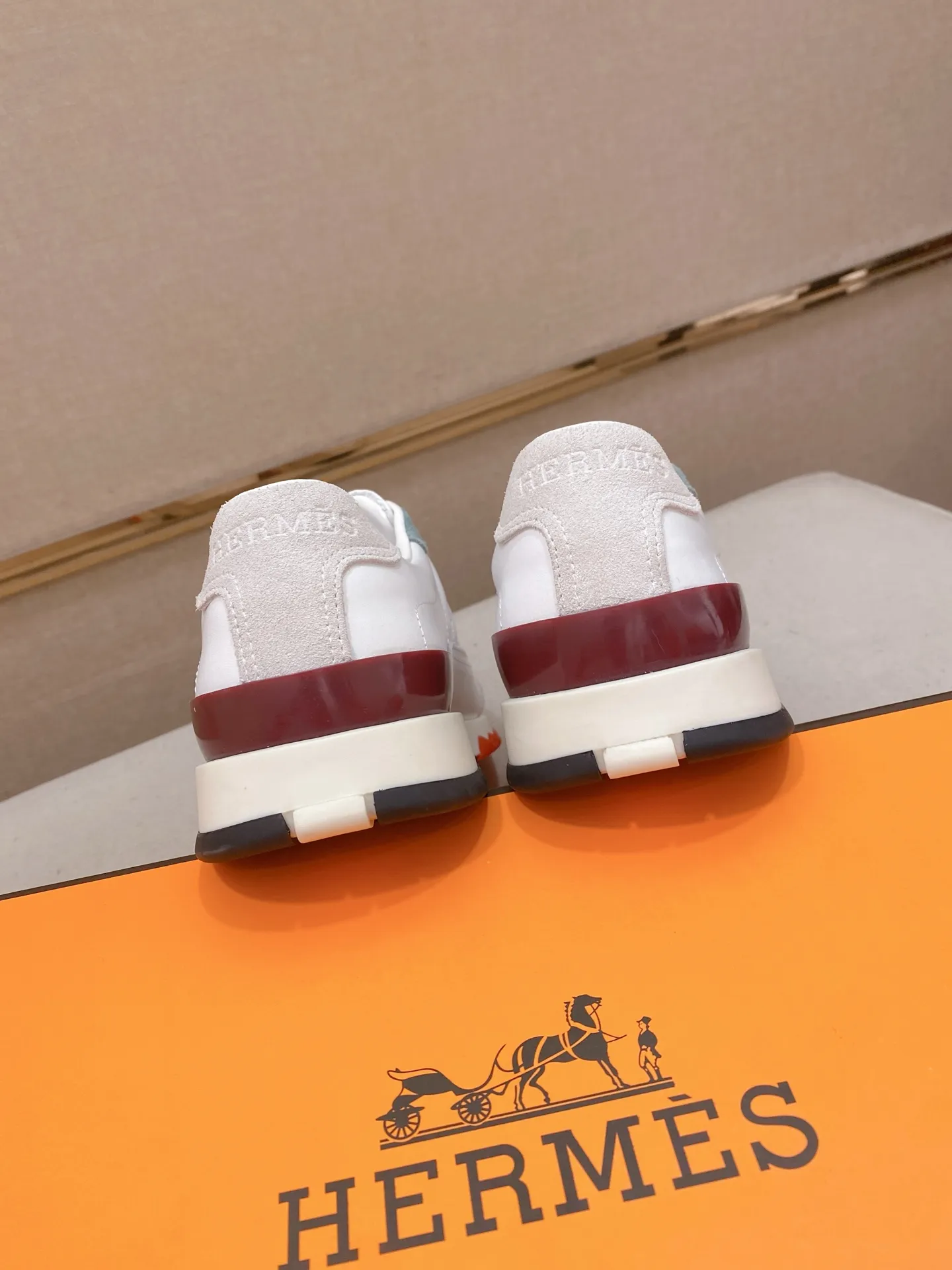 Ex-factory price: 500💰《HERMES》【Classic original single version】Hermès; top 🔝purchasing agent🔍🔍men's latest 🇺🇸sold simultaneously, original imported from Italy ▲▲first-layer cowhide ▲▲ (high-end, nobility and class) ) Exquisite workmanship (Italian 🇮🇹 imported water-dyed 🐂 cowhide lining) sole: original sole provided by the original factory, ⚠️exclusive double-layer activity·TPR·rubber·combined molded outsole; super comfortable·wear-resistant·non-slip·environmental protection The real thing is more beautiful when photographed in kind (high quality, following orders), you can come in and out at will * Number of yards: 38·39·40·41·42·43·44# (can be customized 45.)